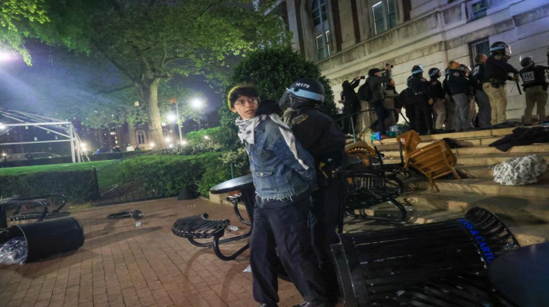 الشرطة الأمريكية تفض اعتصام الطلاب بجامعة كولومبيا